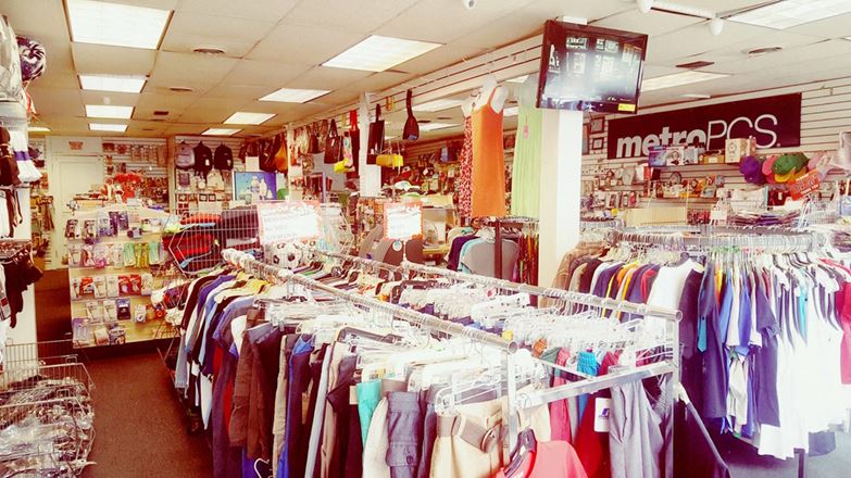 6513 N Clark St , Chicago, IL 60626