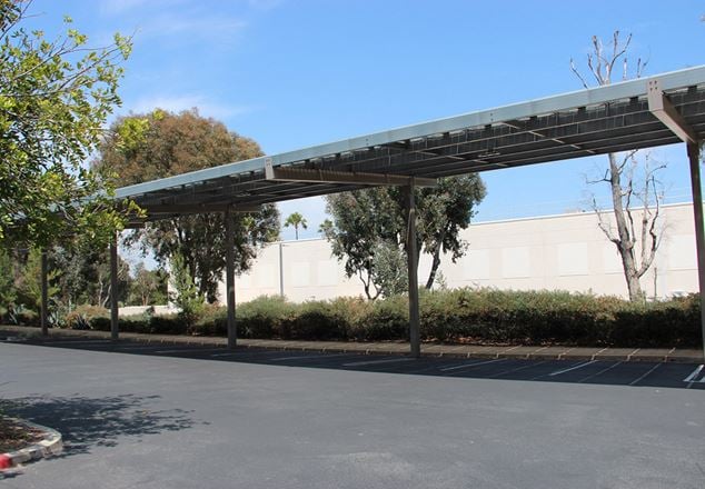 Single Oak Center