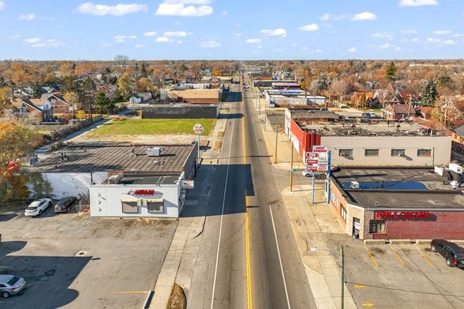7606 Seven Mile E
