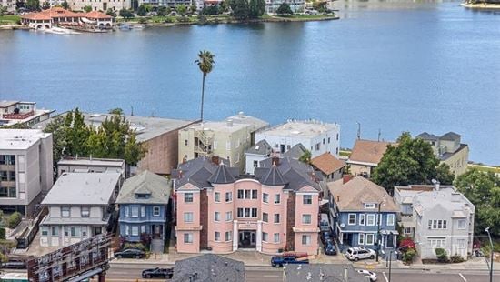 MULTI-FAMILY BUILDING FOR SALE