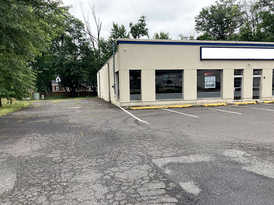 Single-Story Retail Building For Lease