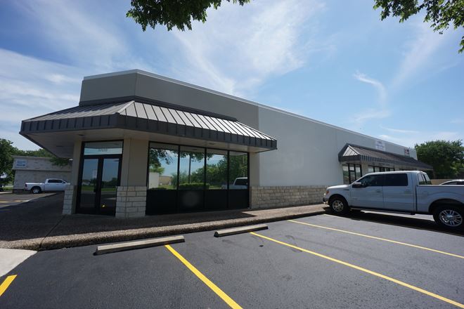 2701 S Highway 183