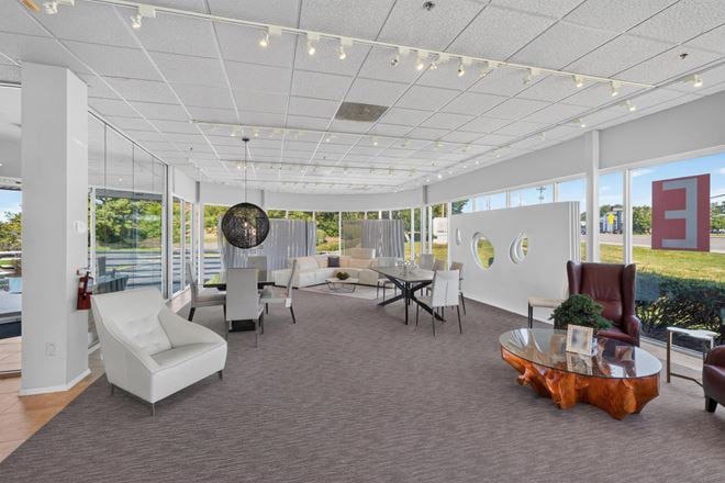 Flagship Creve Coeur Retail