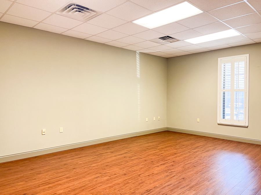 Updated Office with I-10 Frontage & Signage Potential