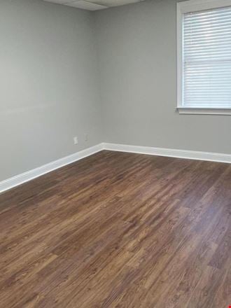 997 Commerce Dr Suites