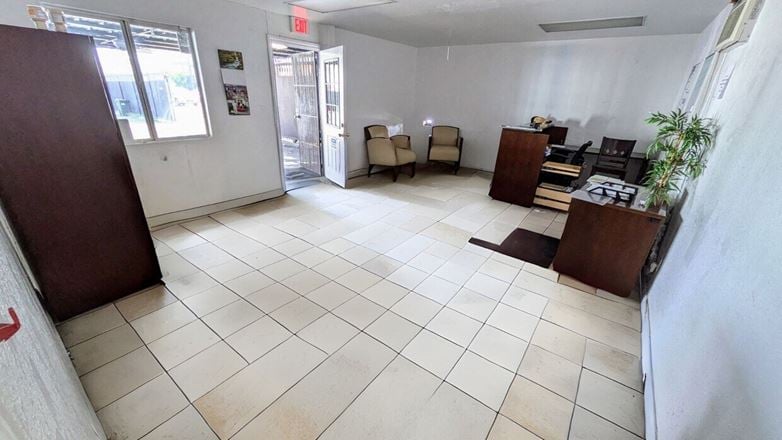 MECHANIC SHOP / AUTO BODY SHOP FOR LEASE