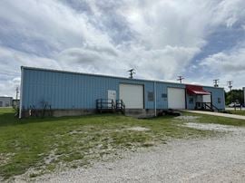 5,000 SF Office / Warehouse Building For Lease in Nixa