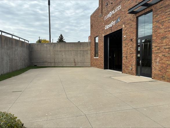 6400 W Mequon Rd