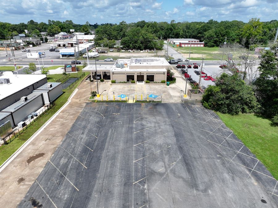 +/- 1 Acre with 5,288 SF Commercial Building – Bonifay, FL