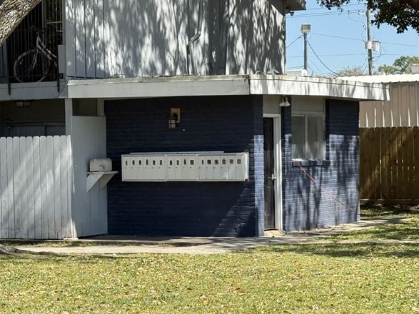1101 E Main St, League City TX: 16 MULTI-FAMILY UNITS