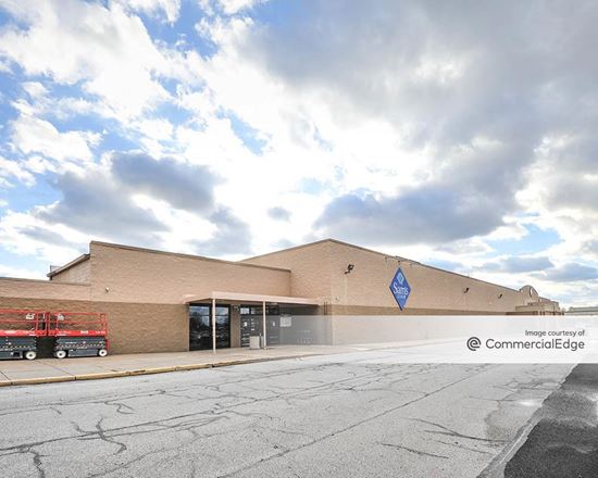 Hawthorne Valley - Sam's Club - 23300 Broadway Avenue, Oakwood Village, OH  | retail Building