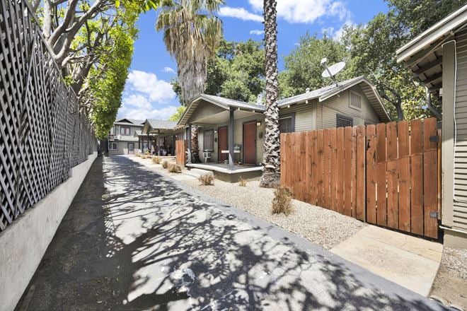 103 N Catalina Ave