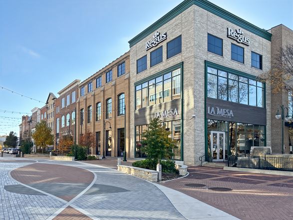 IL, St Charles - The Plaza