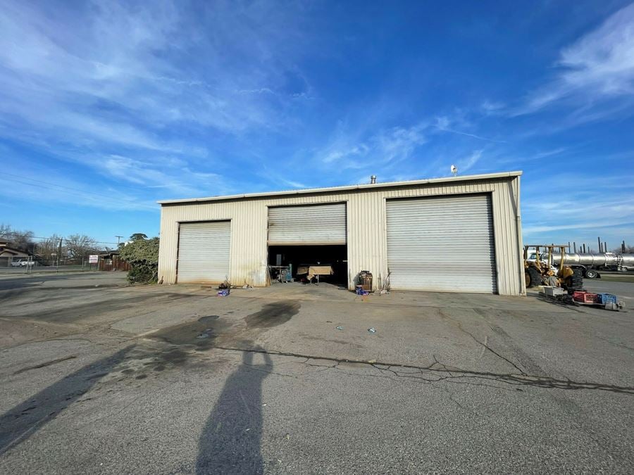 Clear Span Industrial Building on ±3.16 AC off CA-180