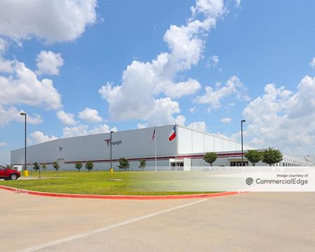 Commercial space for Rent at 295 Austin Blvd in Red Oak