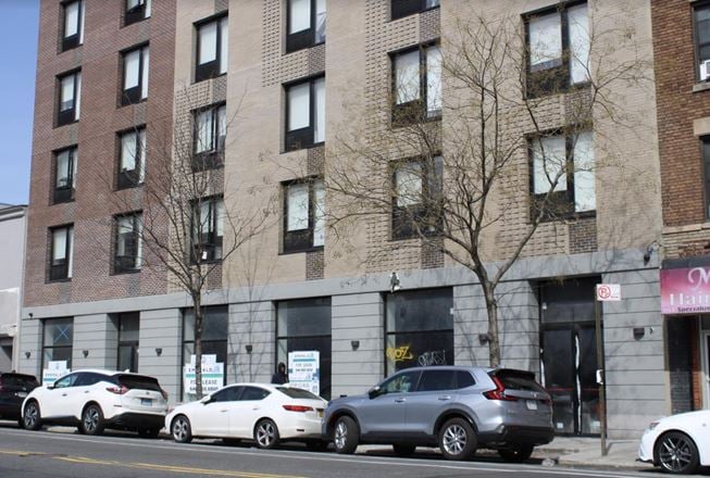 Retail space for Rent at 909 E Tremont Ave in The Bronx