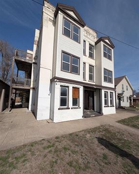 601 NE Perry Ave