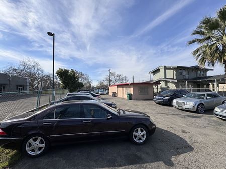 Retail space for Sale at 921 N Blackstone Ave in Fresno