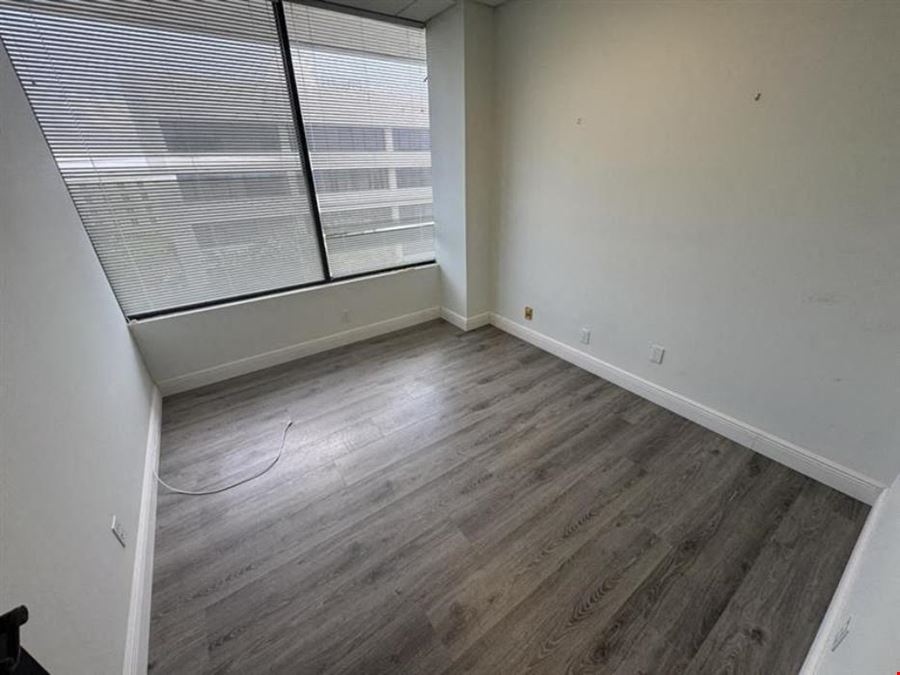 120 SF Suite 501 J Professional and Medical Office Space