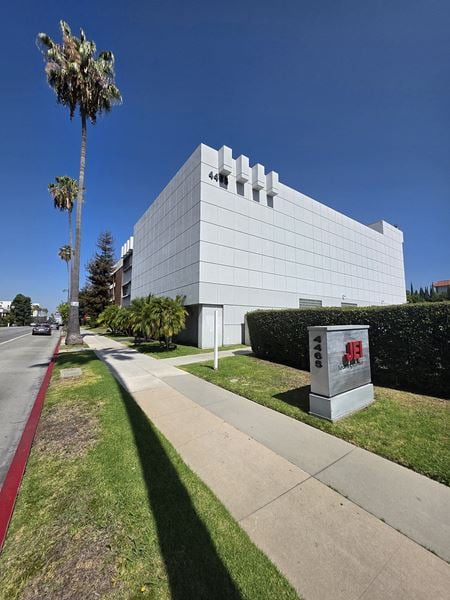 Office space for Rent at 4465 Wilshire Blvd in Los Angeles