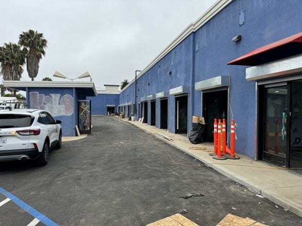 Commercial Kitchen / Ghost Kitchen for LEASE(222 E 10th St.)