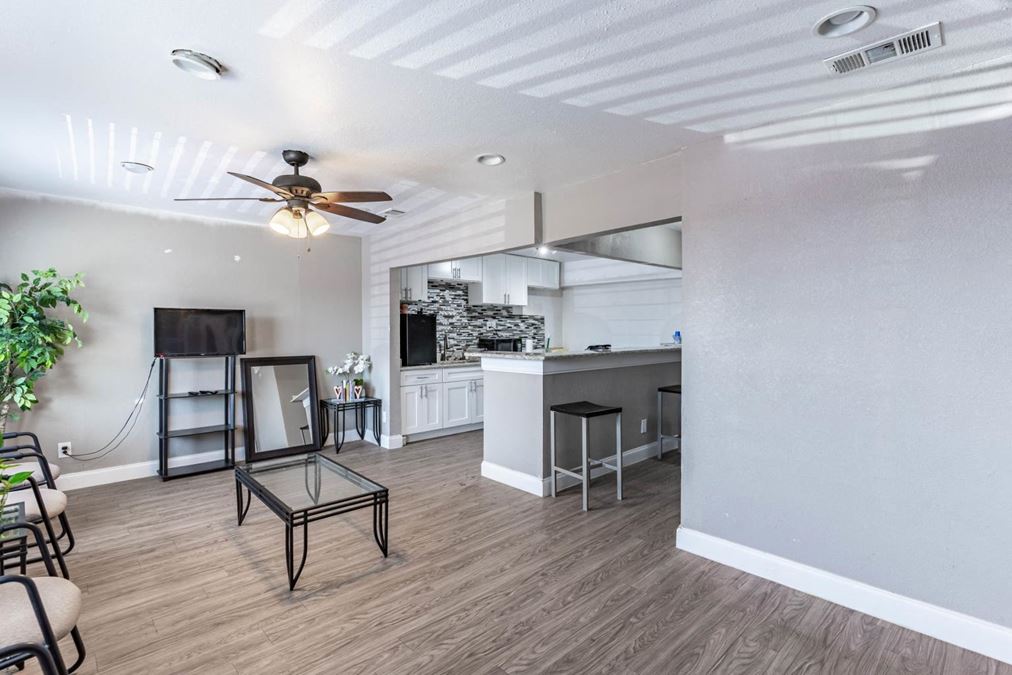 Office/Retail Suites on Interstate 30