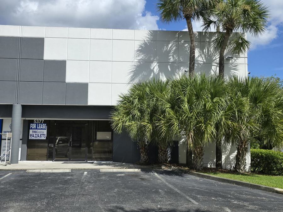 Corner Unit / 100% A/C Office / Warehouse