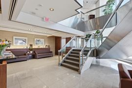 20 Queen St W
