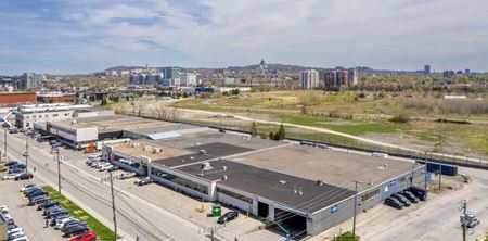 Industrial space for Rent at 5610 Rue Paré in Mont-Royal