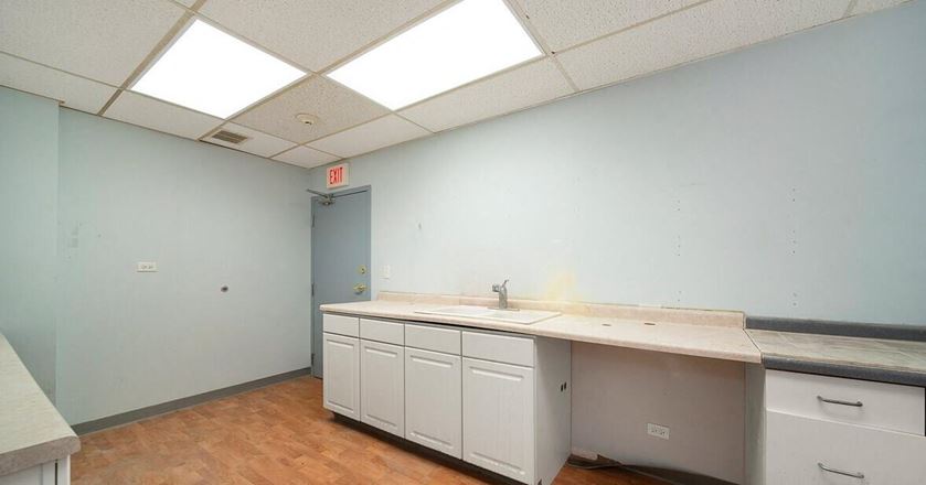 129 S Roselle Rd