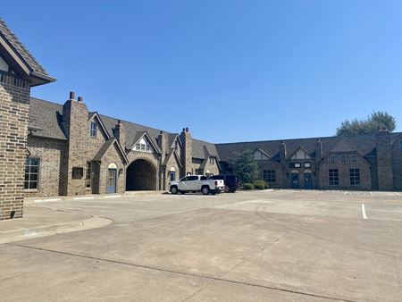 Photo of commercial space at 307 E. Danforth Rd. in Edmond