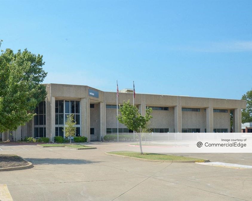 400 International Pkwy 400 International Pkwy Industrial Building