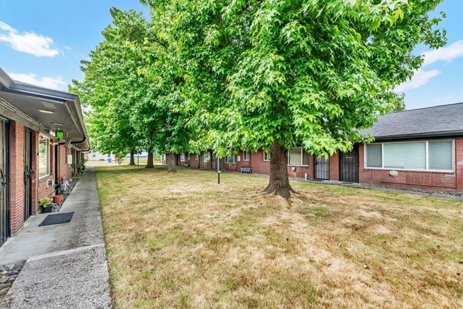 Masberg Court - Vancouver