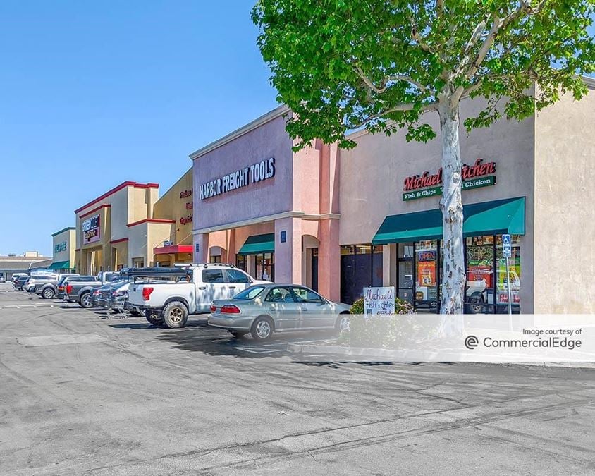 Goldenwest/McFadden Plaza - 15462 Goldenwest Street | Retail Building