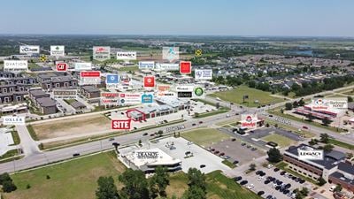 END CAP SPACE WITH DRIVE-THRU