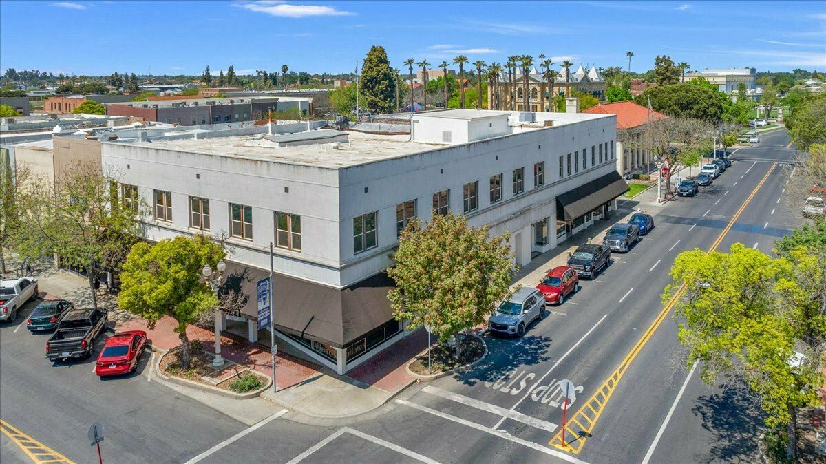 Investment Building in Downtown Hanford, CA