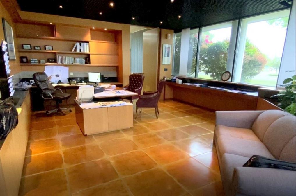 1 Rodeo Dr. Edgewood