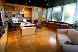 1 Rodeo Dr. Edgewood