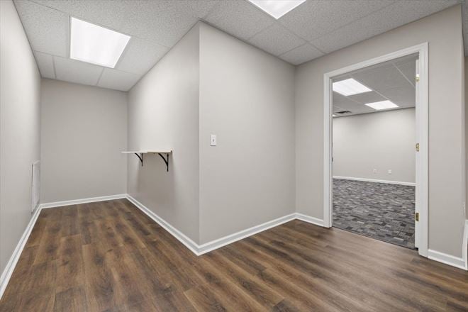 2 Executive Suites 