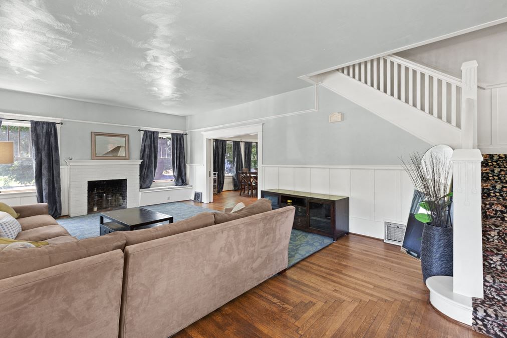 544 W 3rd Street
