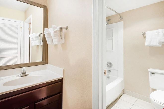 Hawthorn Suites