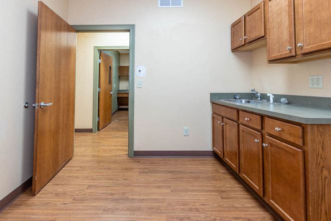140 Professional Pkwy  -Medical & Professional Offices