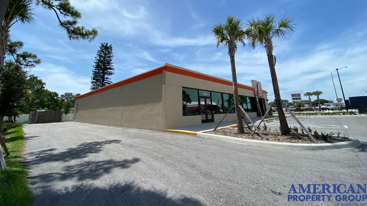 Large Freestanding Building - North Trail Near SRQ Airport - For Lease