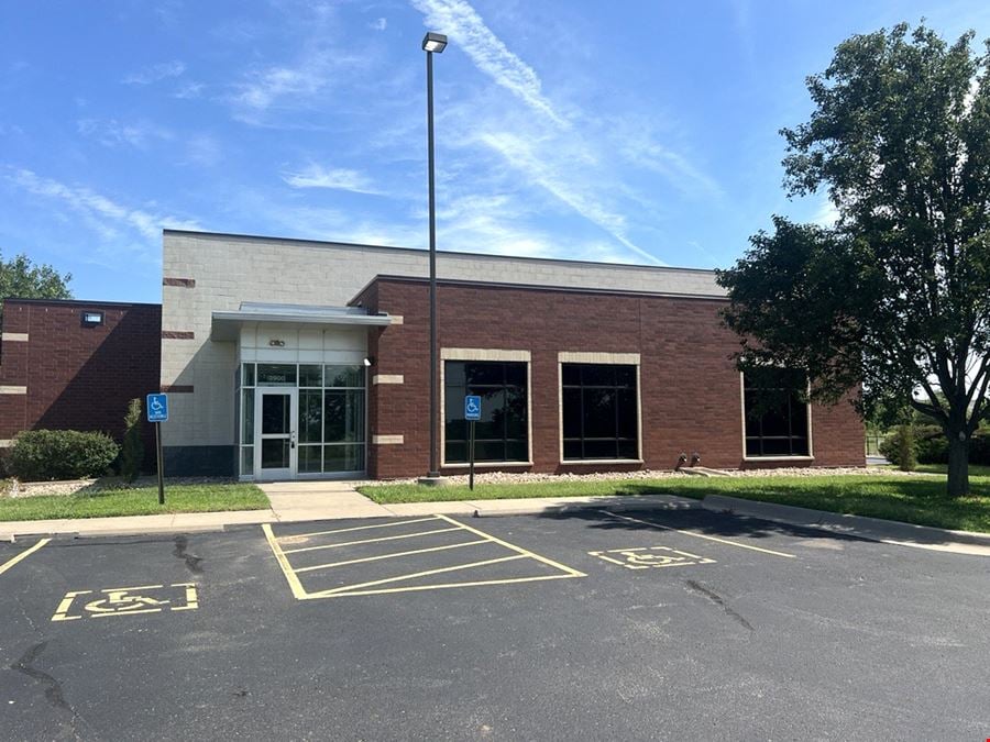 CLASS A OFFICE/WAREHOUSE ON 5.9± ACRES