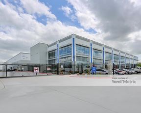 Oaks Logistics Center - Gillig Steers New Headquarters