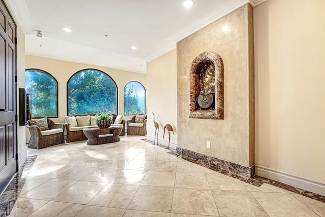 28047 Dorothy Dr, Agoura Hills, CA 91301