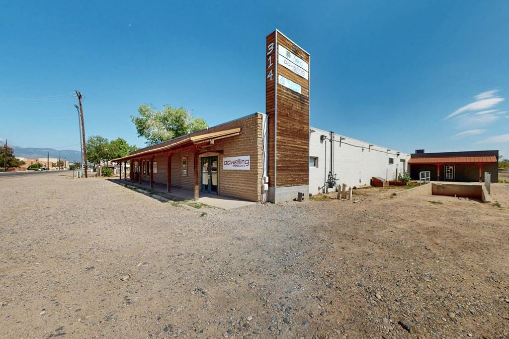 HIGH END RETAIL/OFFICE IN LOS RANCHOS