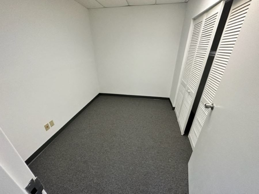 1514 SF Suite 125 Professional and Medical Office Space