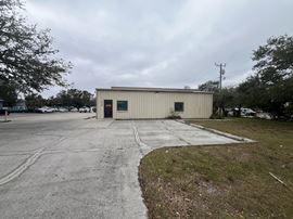 5,500 SF Free Standing Building in Downtown Bradenton CBD w/ fenced outside storage