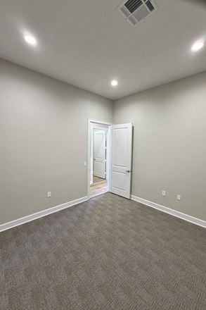 625 Regal Row